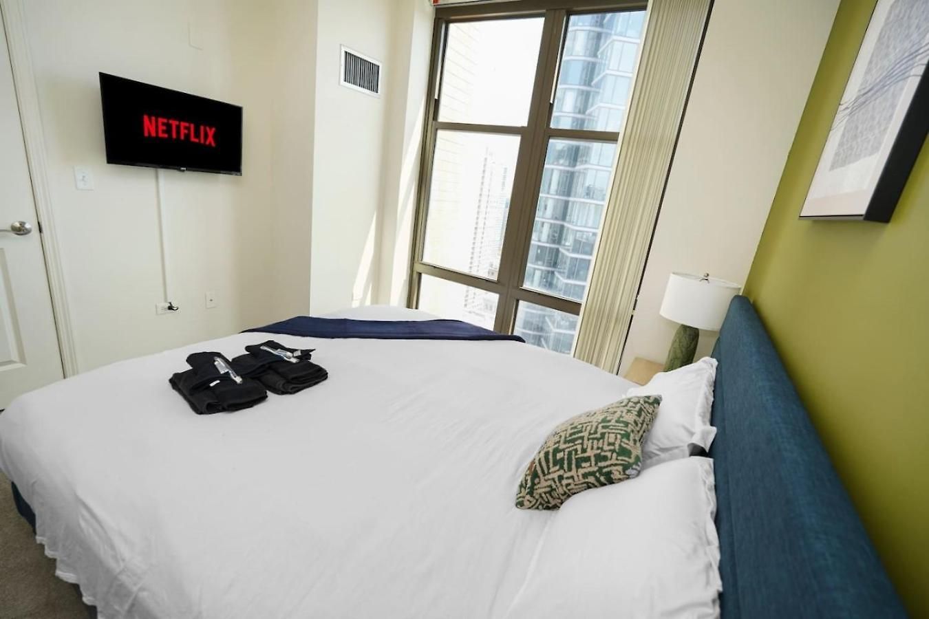 2br Skyline Views - 5 Min Walk To Grant Park Apartment
