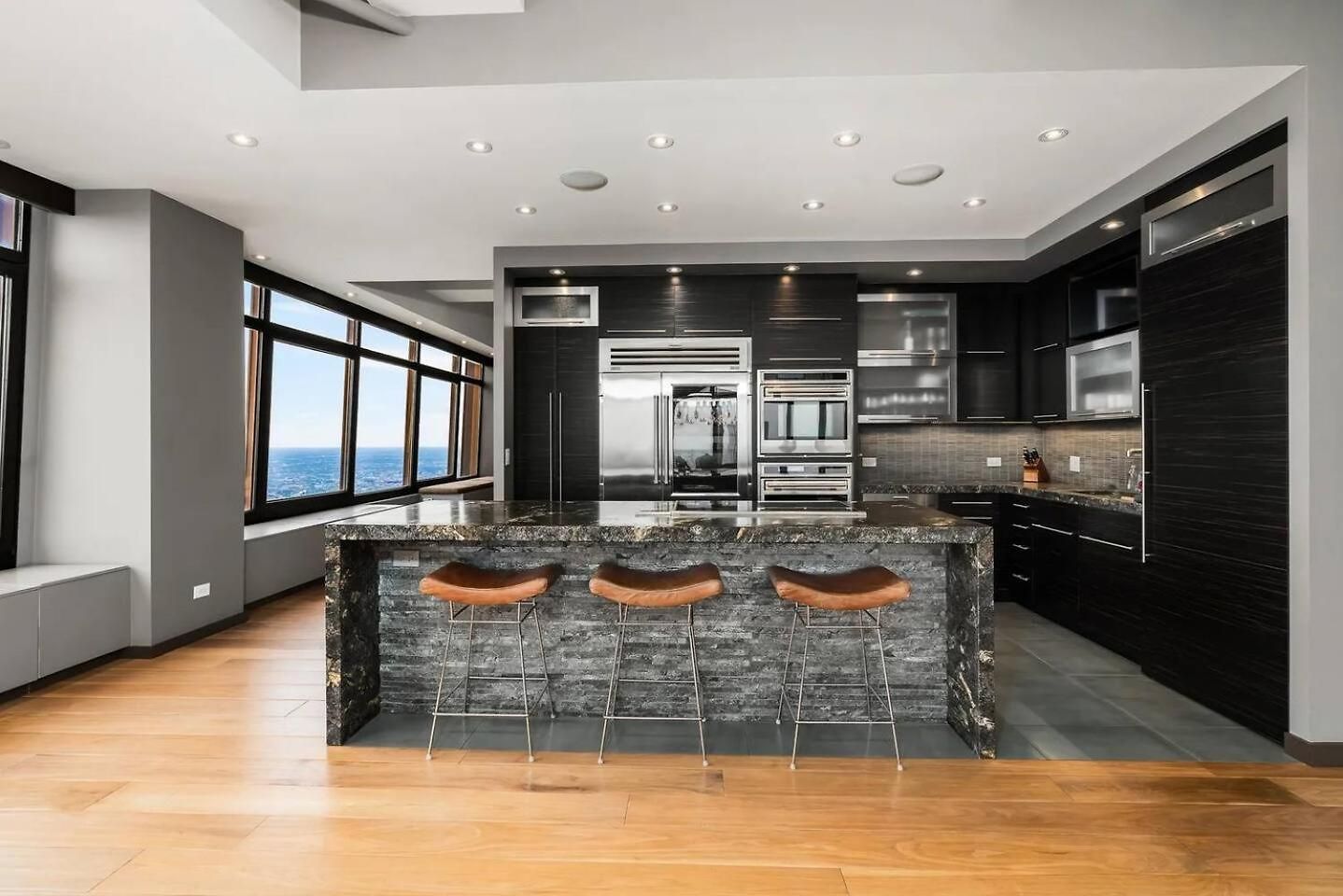 Apartment Expansive Views Of Michigan