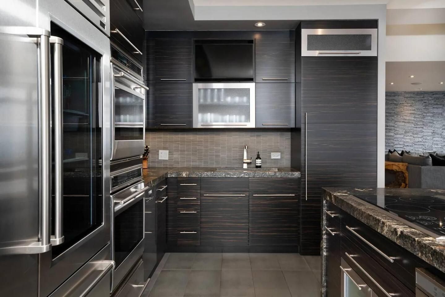 Expansive Views Of Michigan Apartment *