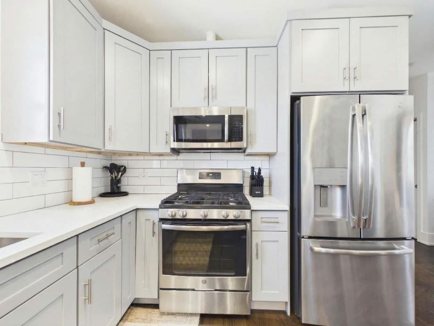 Boho Escape Parking Balcony Apartment Chicago