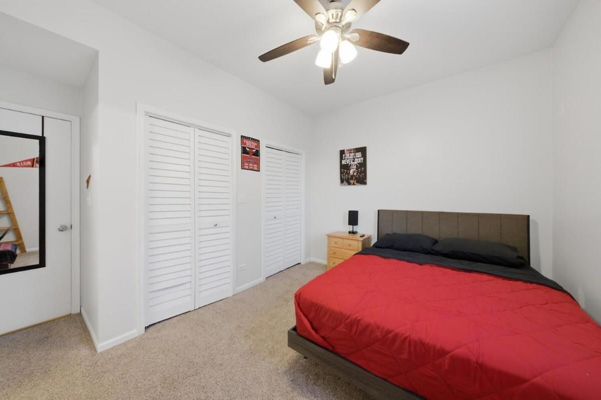 Closest To The United Center 3 Bedrooms & Futon