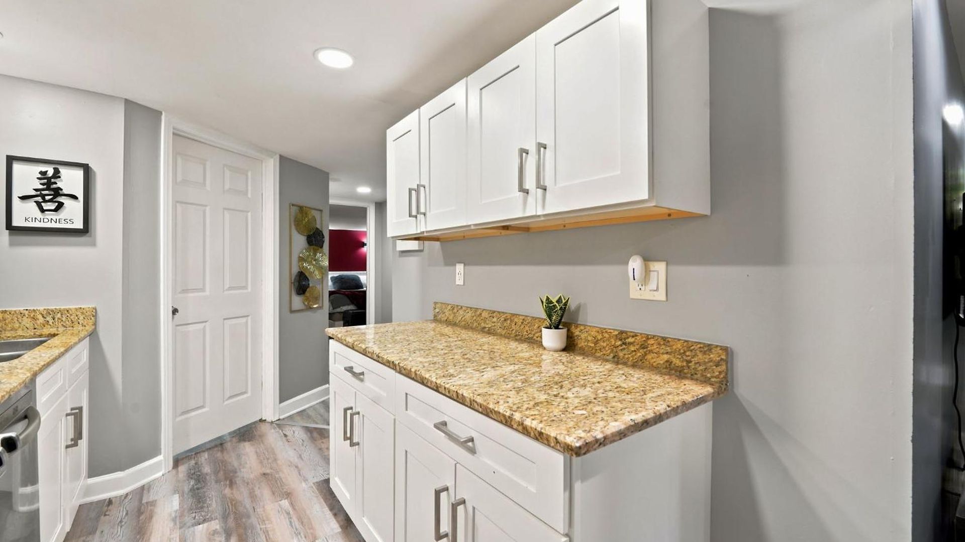 River West Retreat 2 Bedroom Garden Unit Apartment *