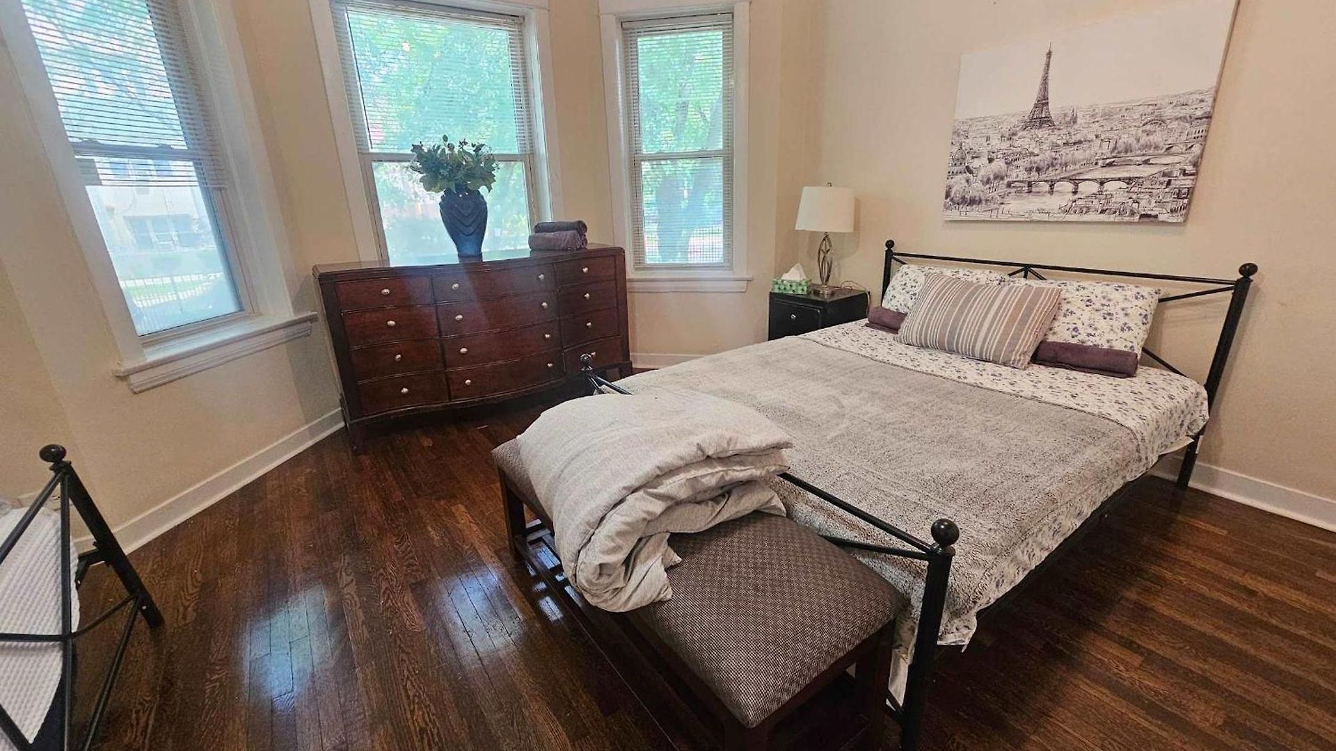 2 Bedroom Unit In Uptown Apartment