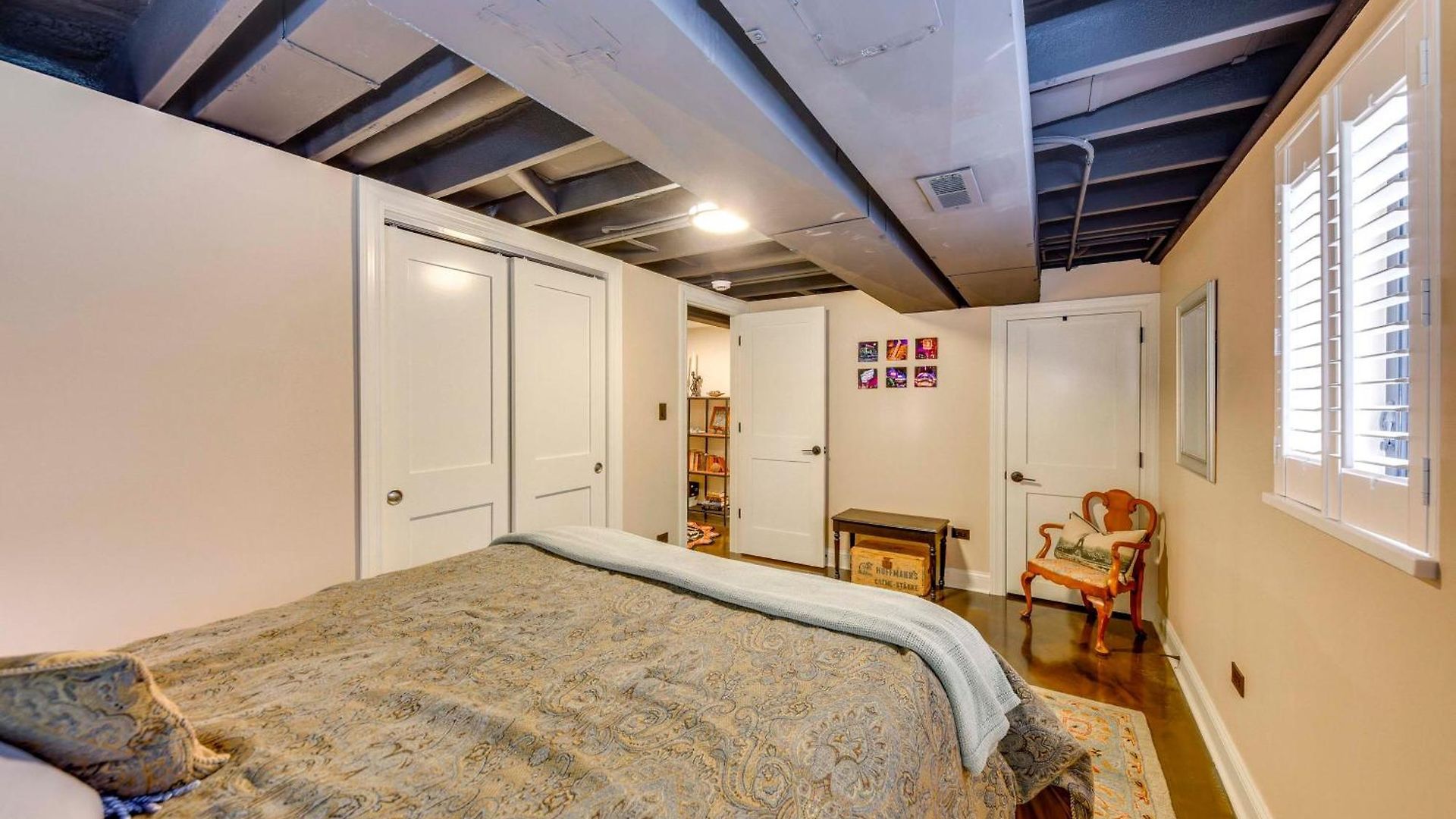 Cozy Retreat Near Wrigley & Universities Apartment