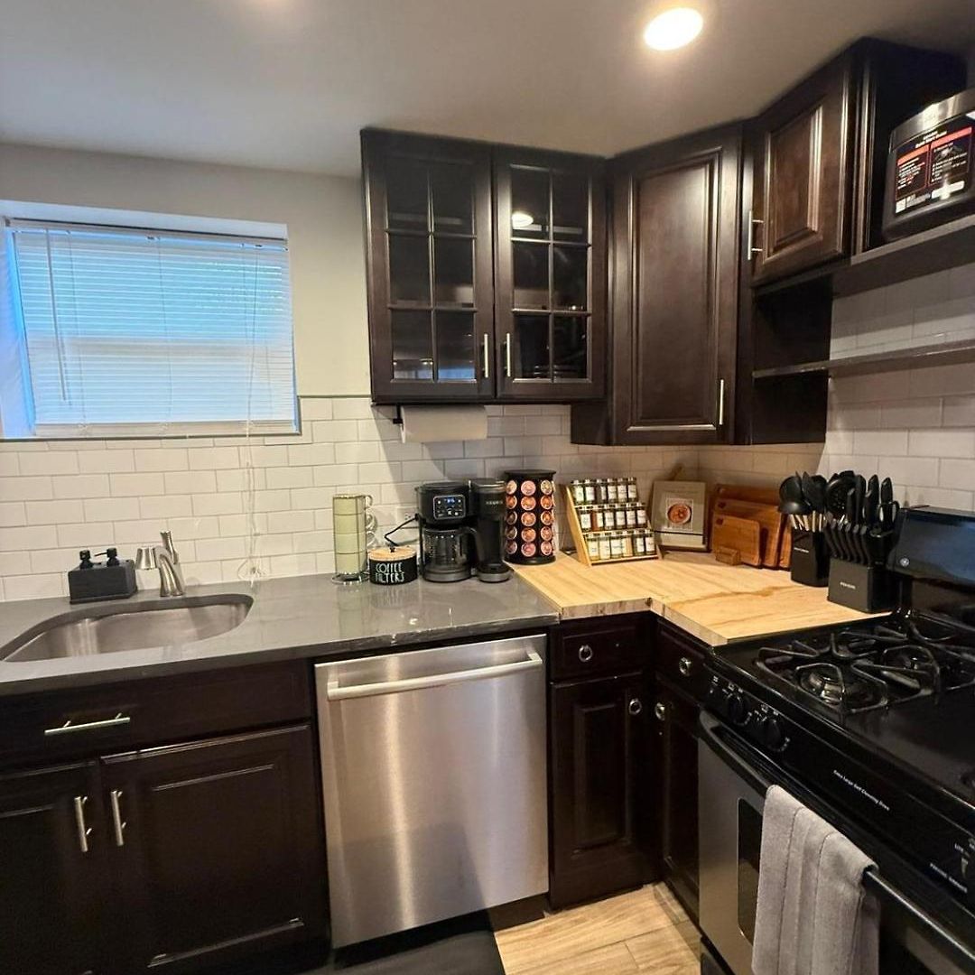 Near Wrigley • Sleeps 4 • Games + Fireplace * Chicago