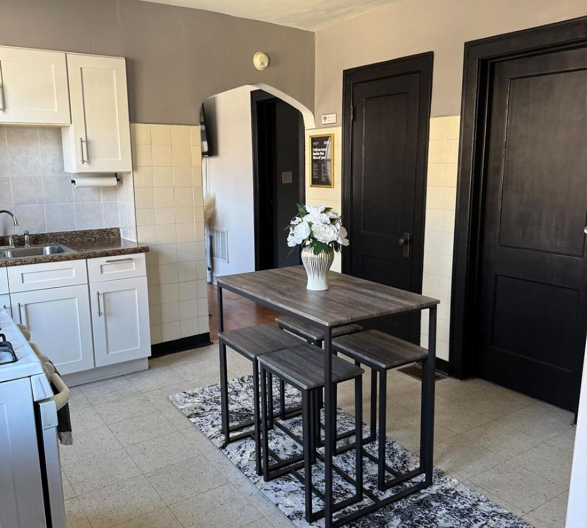 Apartment Cozy 3bd - Free Parking & Fast Wifi! *