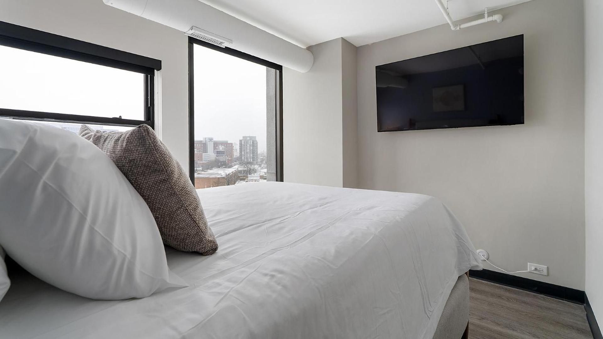 Landing Spectacular 2Bd Rooftop Lounge Chicago