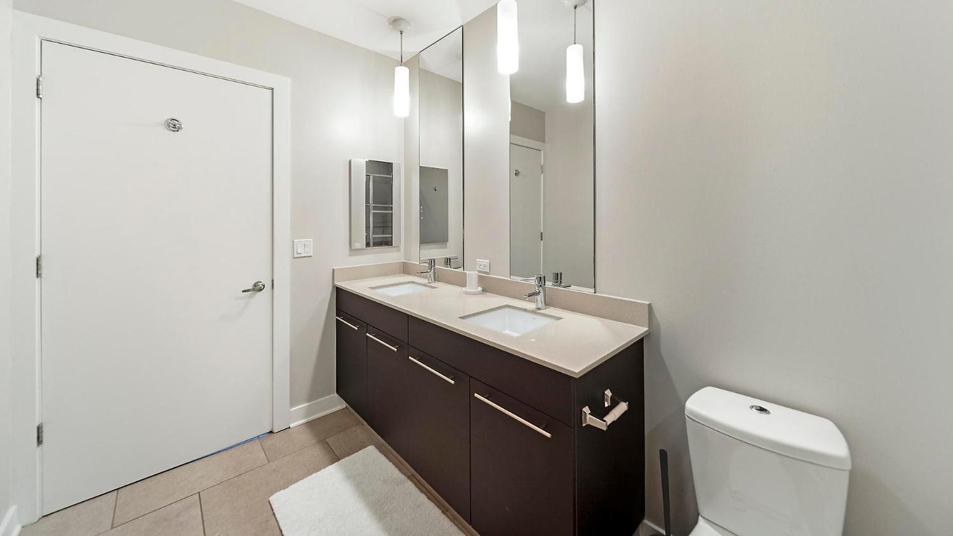 Landing Stylish 2bd Gym Rooftop Lounge Apartment