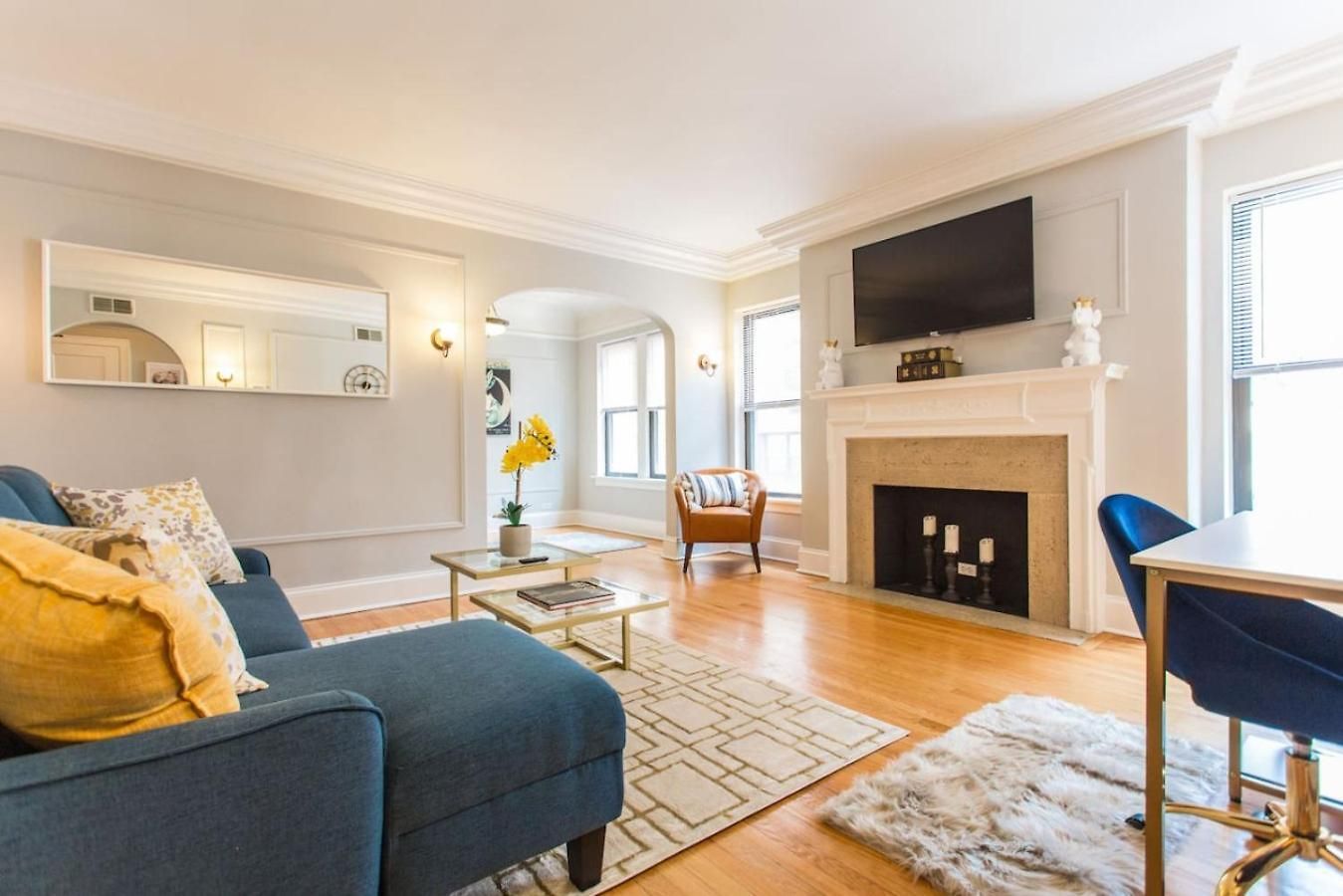 Downtown Guild Magnificent Mile, Gold Coast #4 *