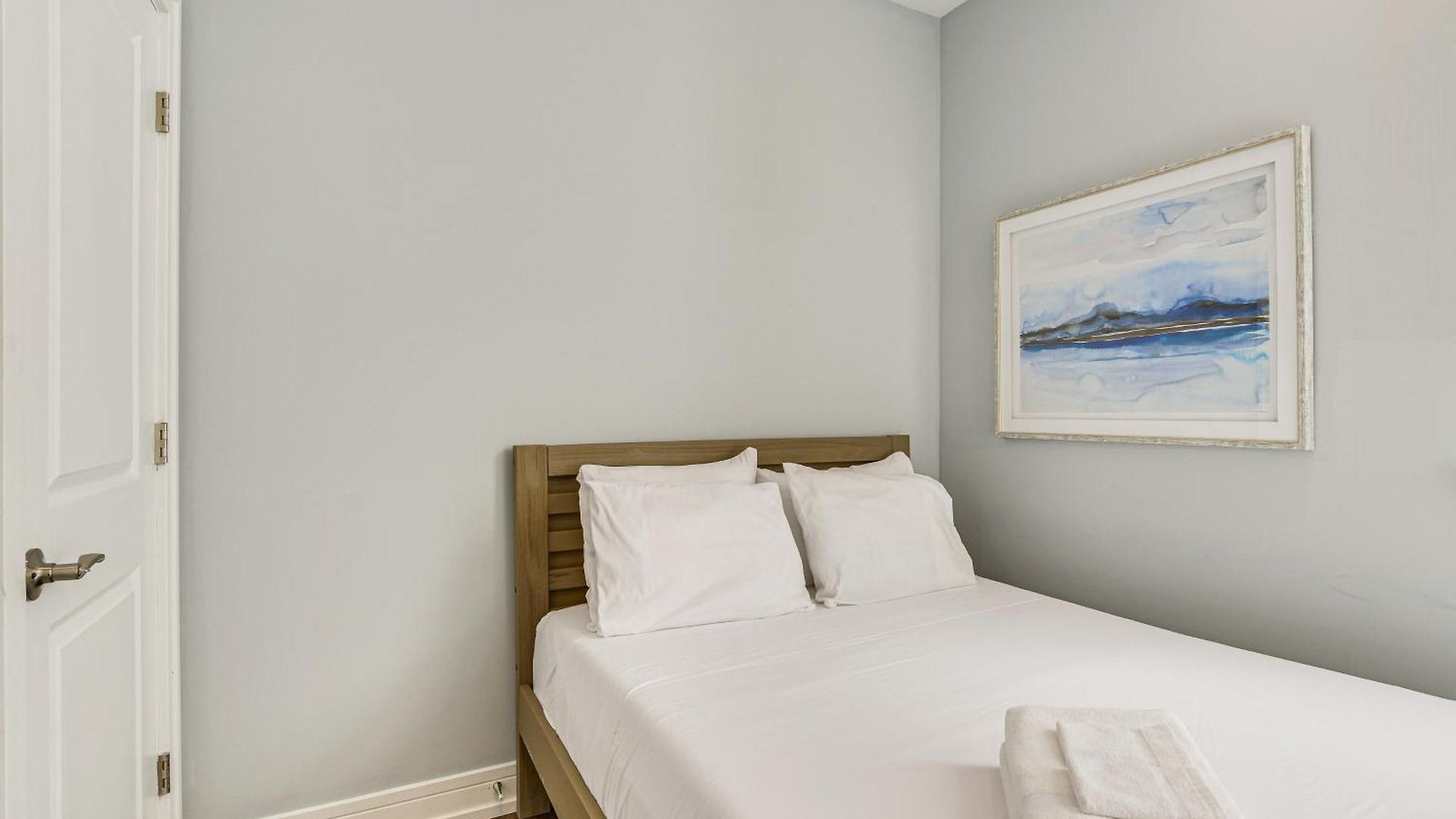 Walk To Blue Line: Sleek In Bucktown! Apartment