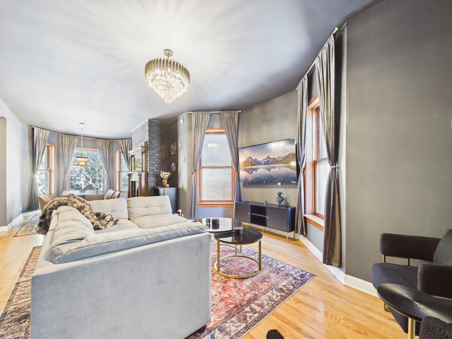 Apartment Luxury Wrigley Getaway 2br Parking Chicago
