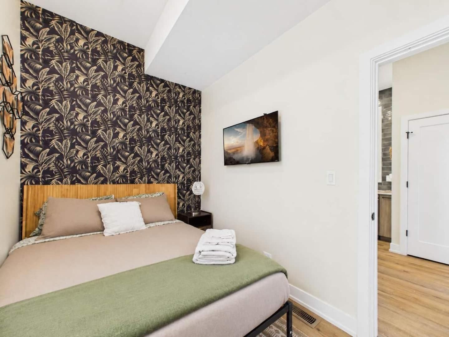 Modern Zen Retreat Mins From Downtown