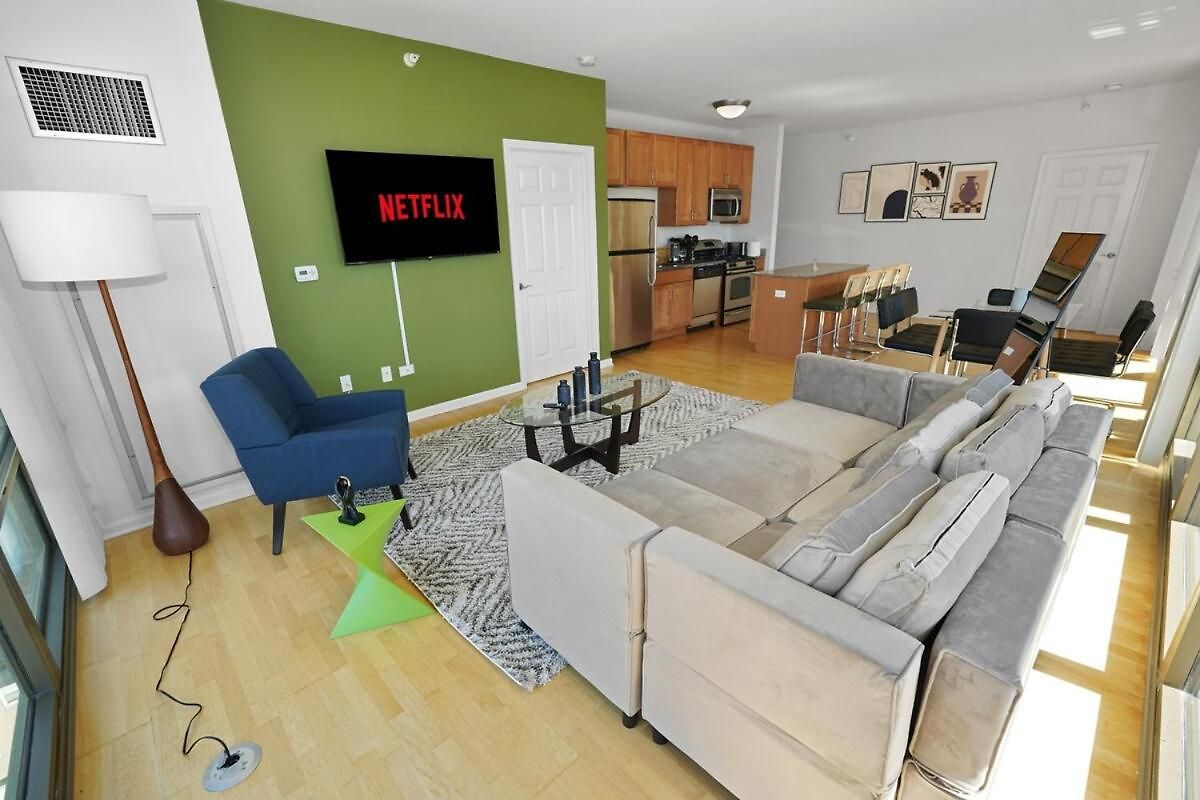 Apartment 18th Floor 2br Grant Park With Balcony, Gym *