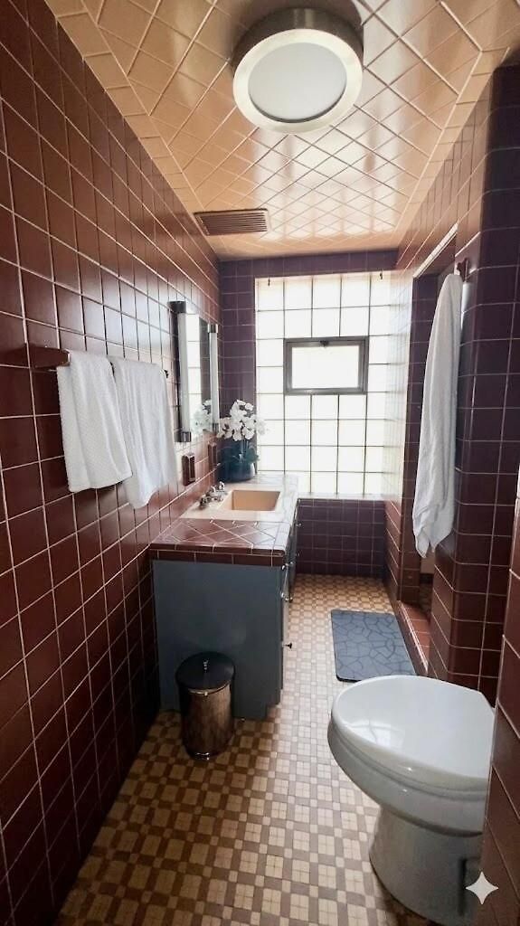 Steps To & Designer Lakefront With Free Parking Apartment Chicago