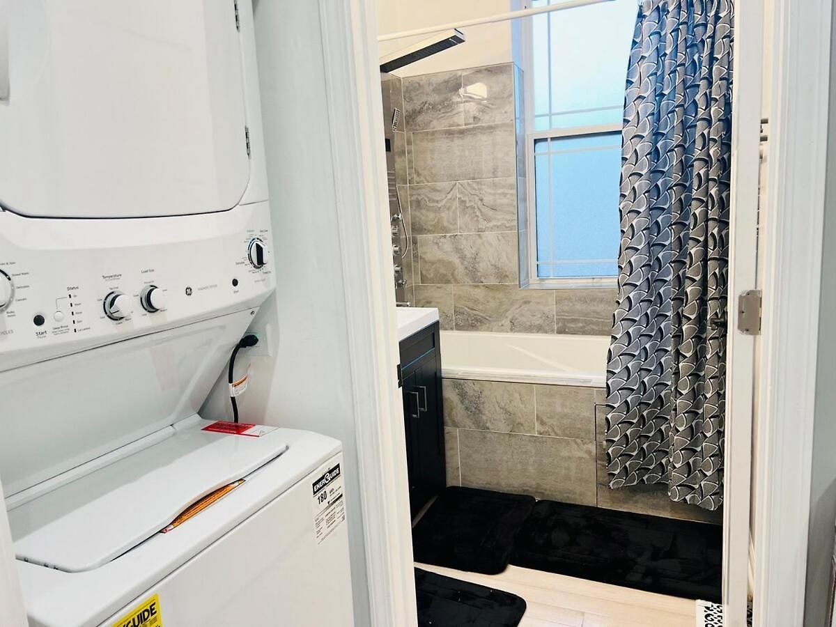 Apartment Modern 4br-3ba Near Public Transit And Wfh