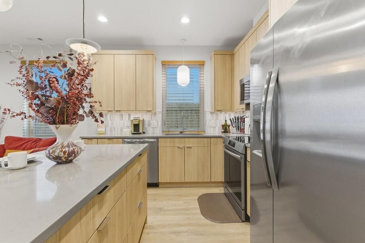 Black Gallery Solar 2br Woodlawn * Chicago