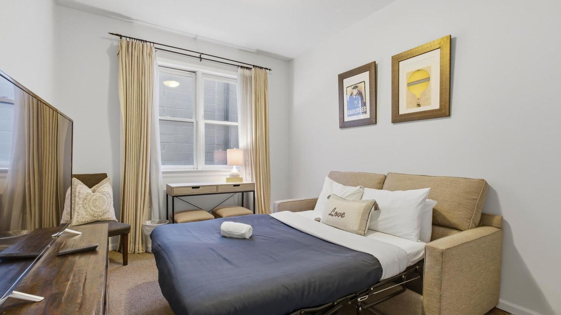 Apartment Heart Of East Village 2-bed 2-bath Peaceful Oasis Chicago