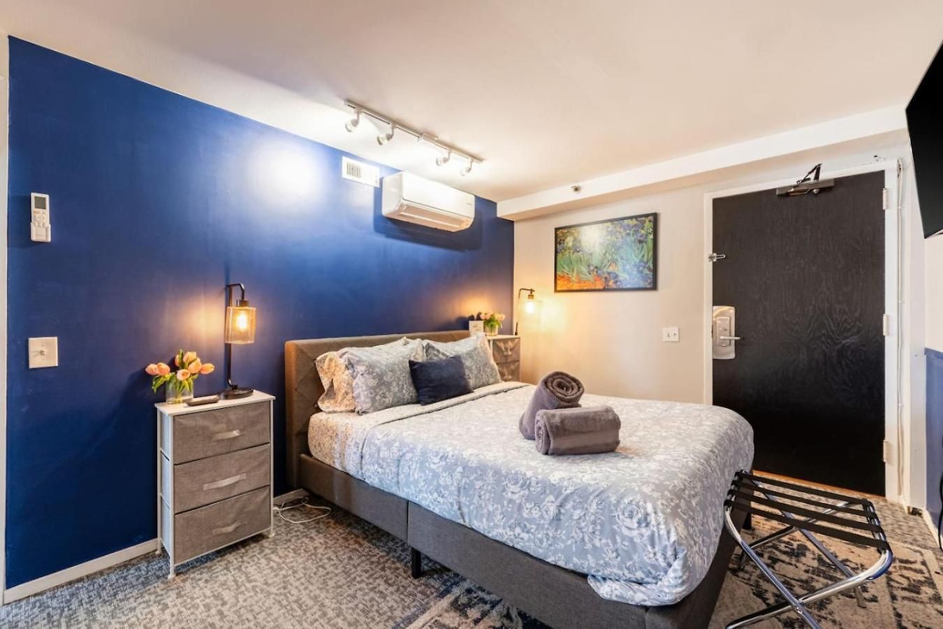 Vintage Downtown Penthouse, Gym & Balcony #6 *