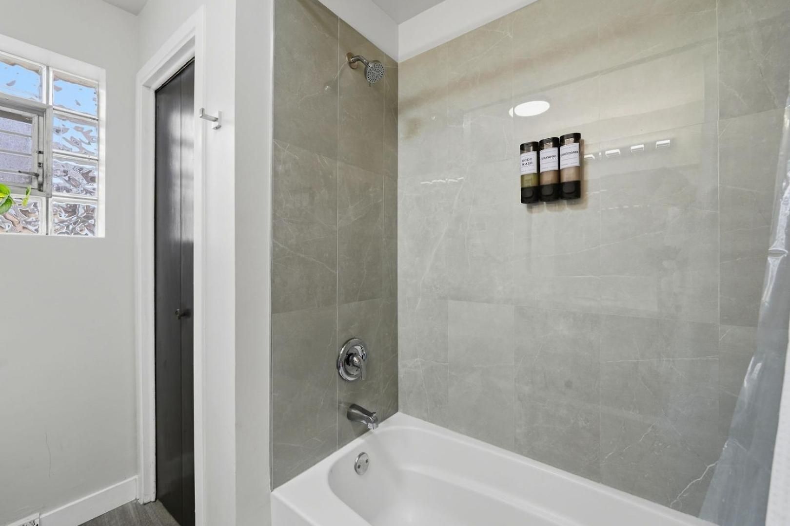 3br Near O'hare • Office • Coffee Bar • Sleeps 9