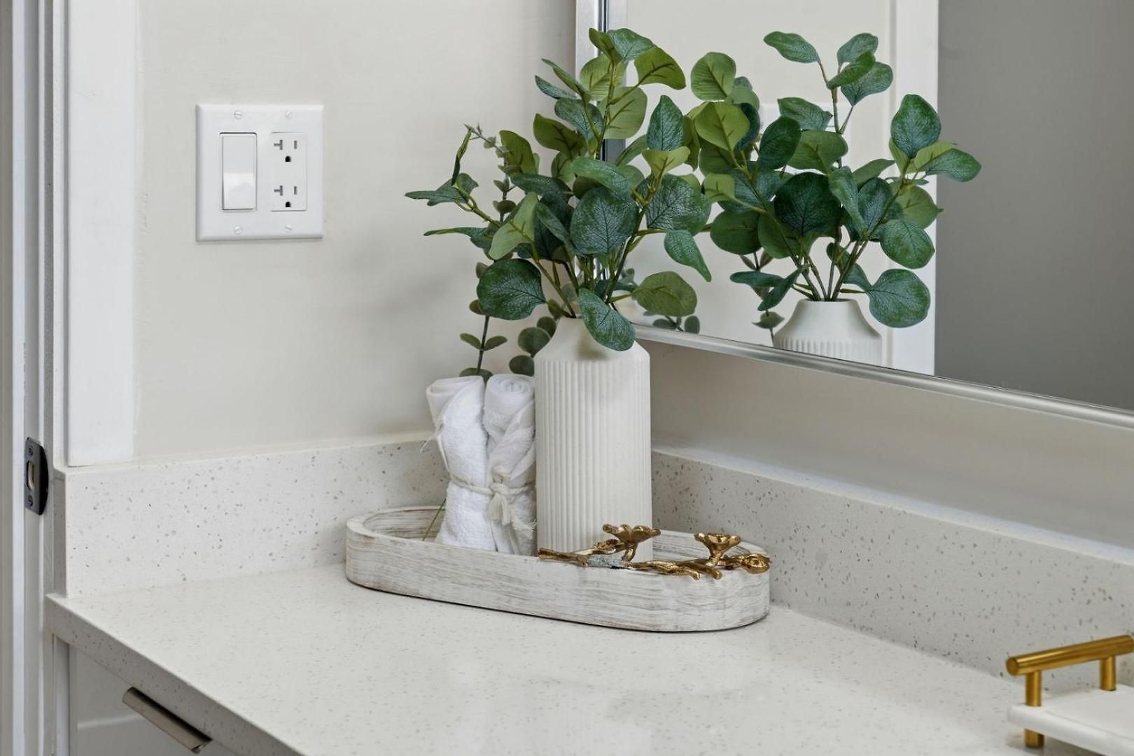 Apartment 3br Near O'hare • Office • Coffee Bar • Sleeps 9 *
