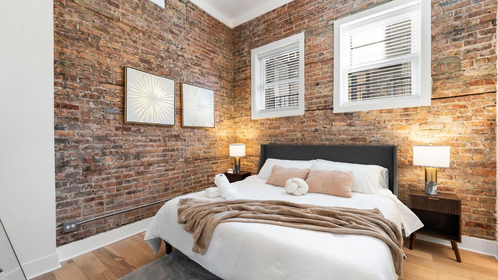 Vibrant West Town Perfect For Families