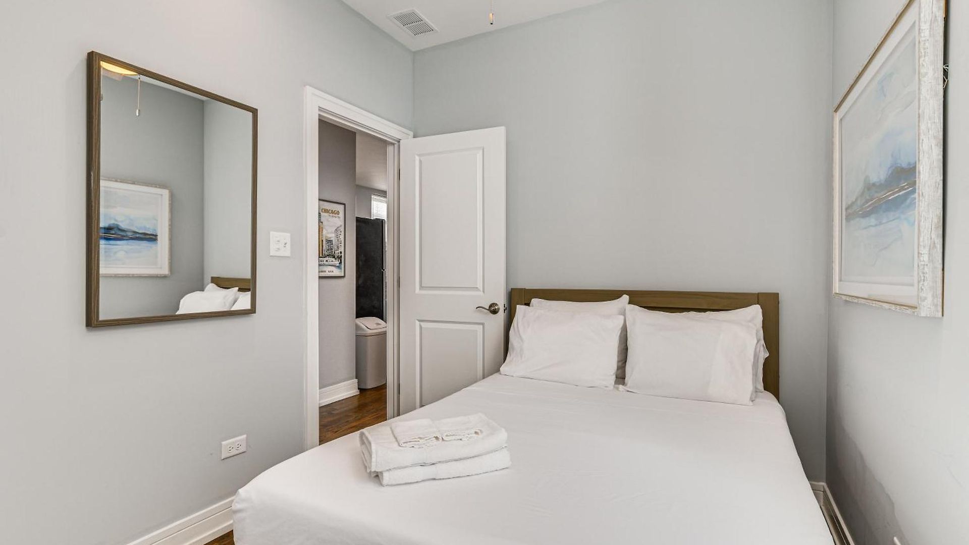 Walk To Blue Line: Sleek In Bucktown! *