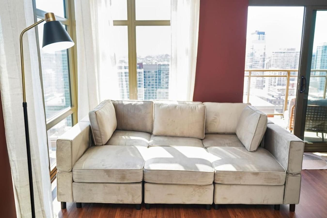 29th Floor 2br With Balcony And Gym *