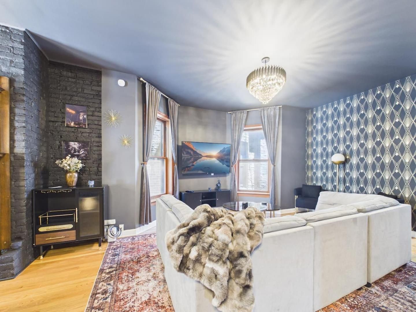 Luxury Wrigley Getaway 2br Parking Apartment *