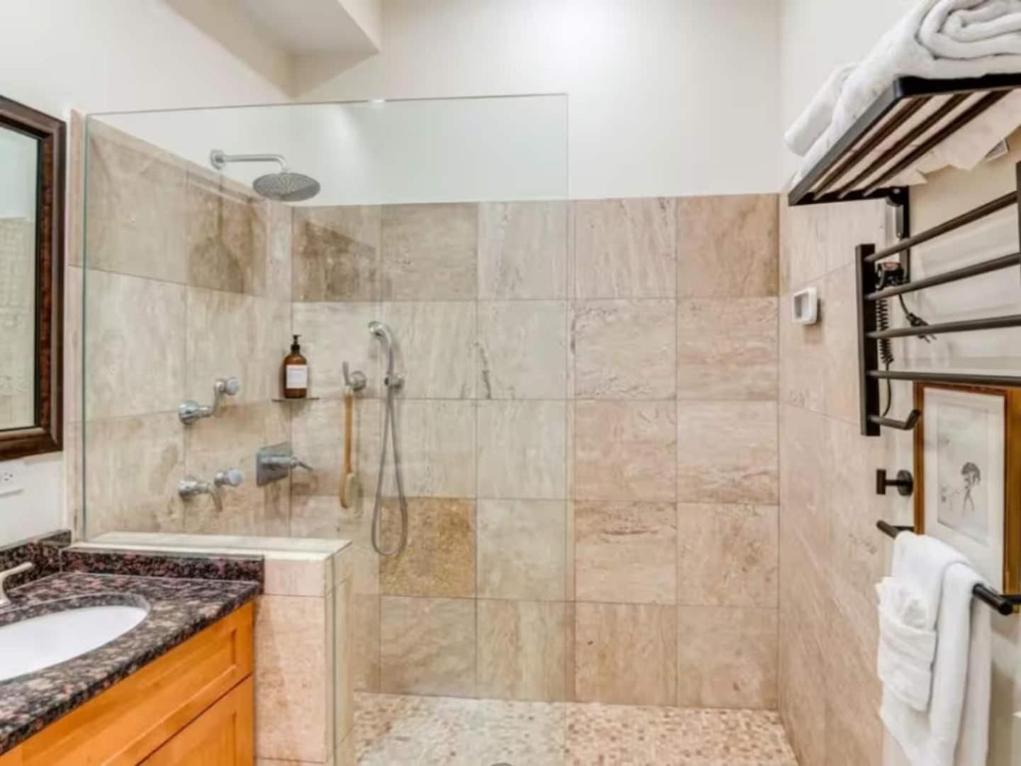 Spacious 3br Near Hyde Park Garage Pets Apartment *
