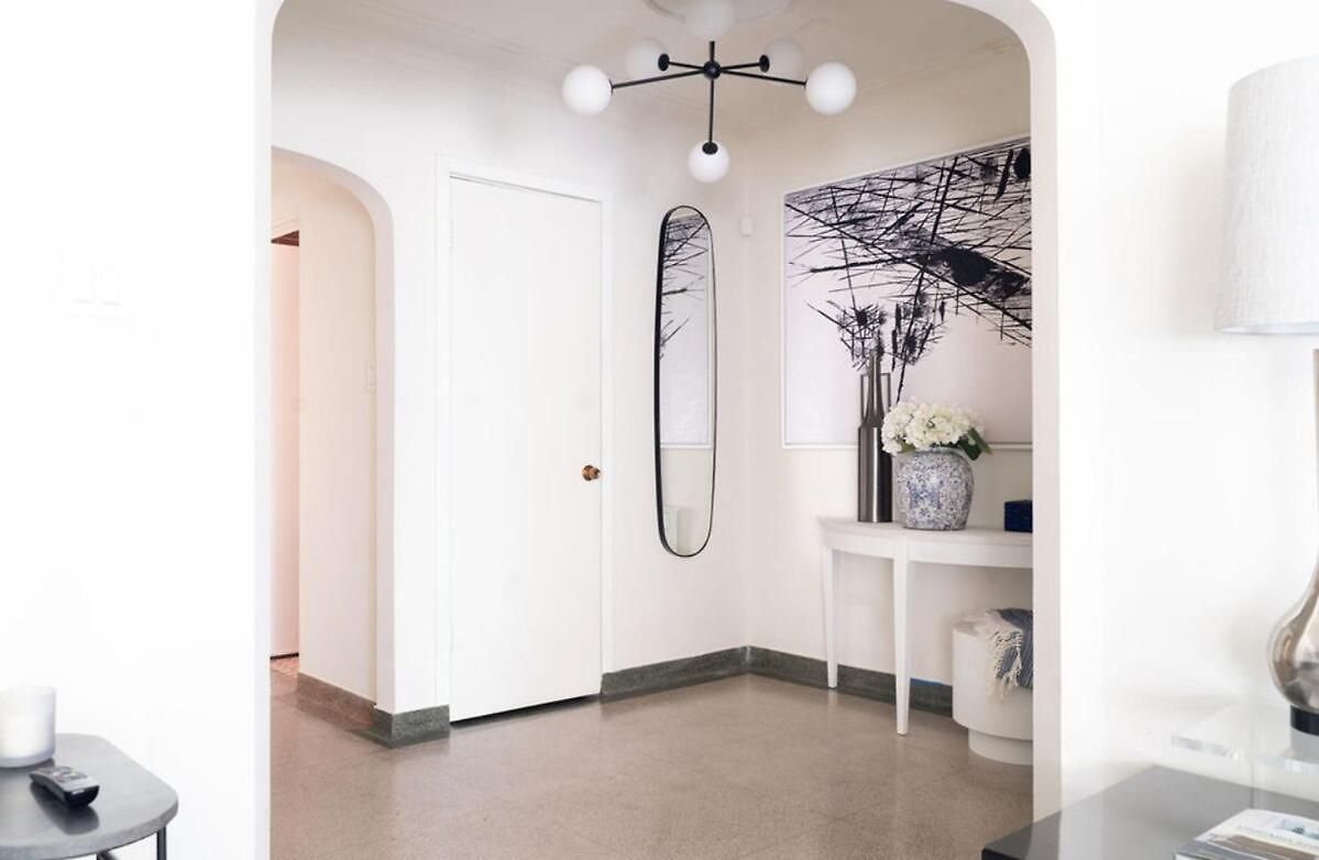 Steps To & Designer Lakefront With Free Parking *