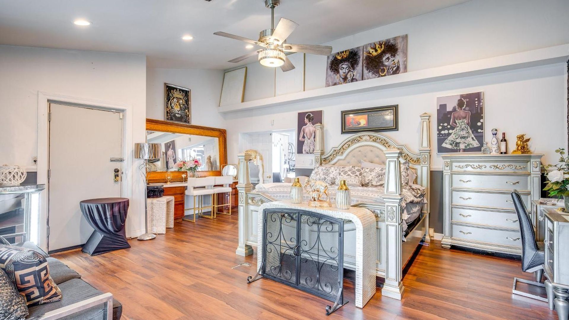 Walk To Stores & Parks! Stylish Apartment Chicago