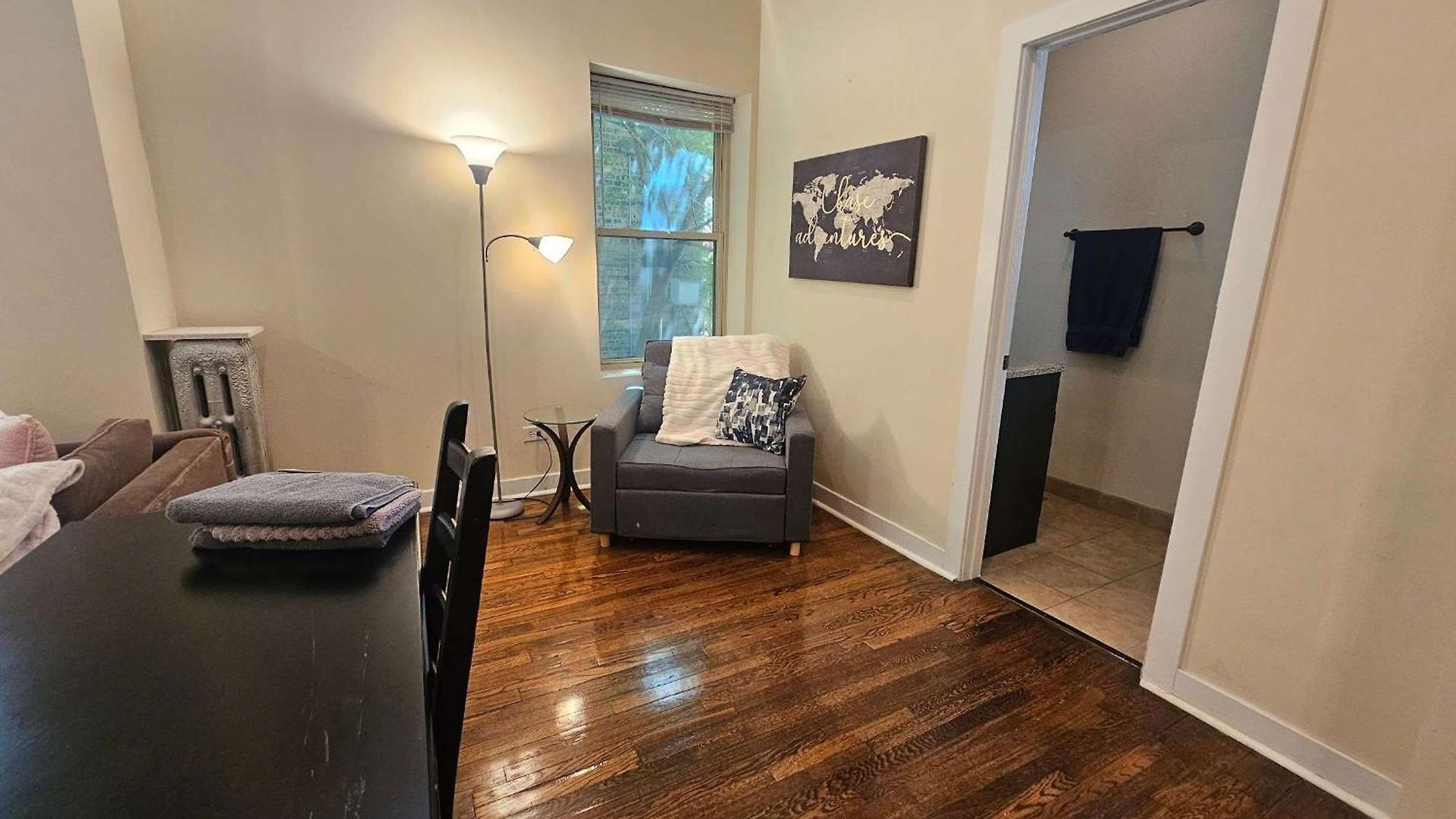 2 Bedroom Unit In Uptown Chicago