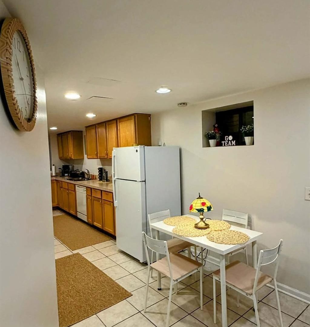 2br Garden In Lakeview Walk To Wrigley Chicago