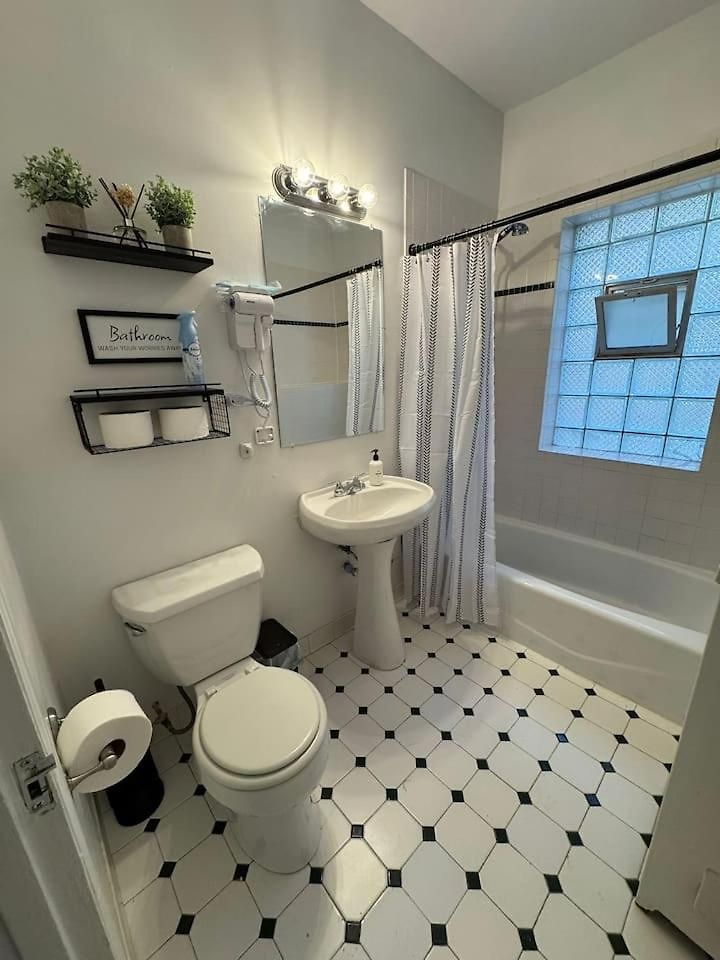 Walk To The • Private Office • 5br Apartment *
