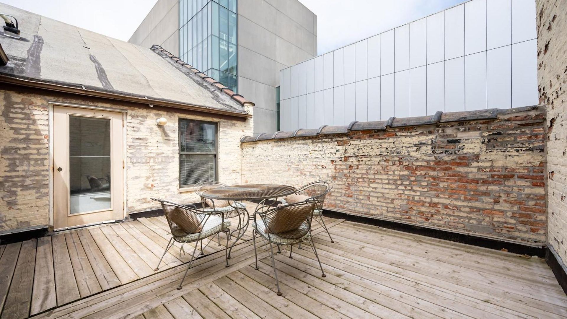 Vintage Downtown Penthouse, Gym & Balcony #6 Apartment *