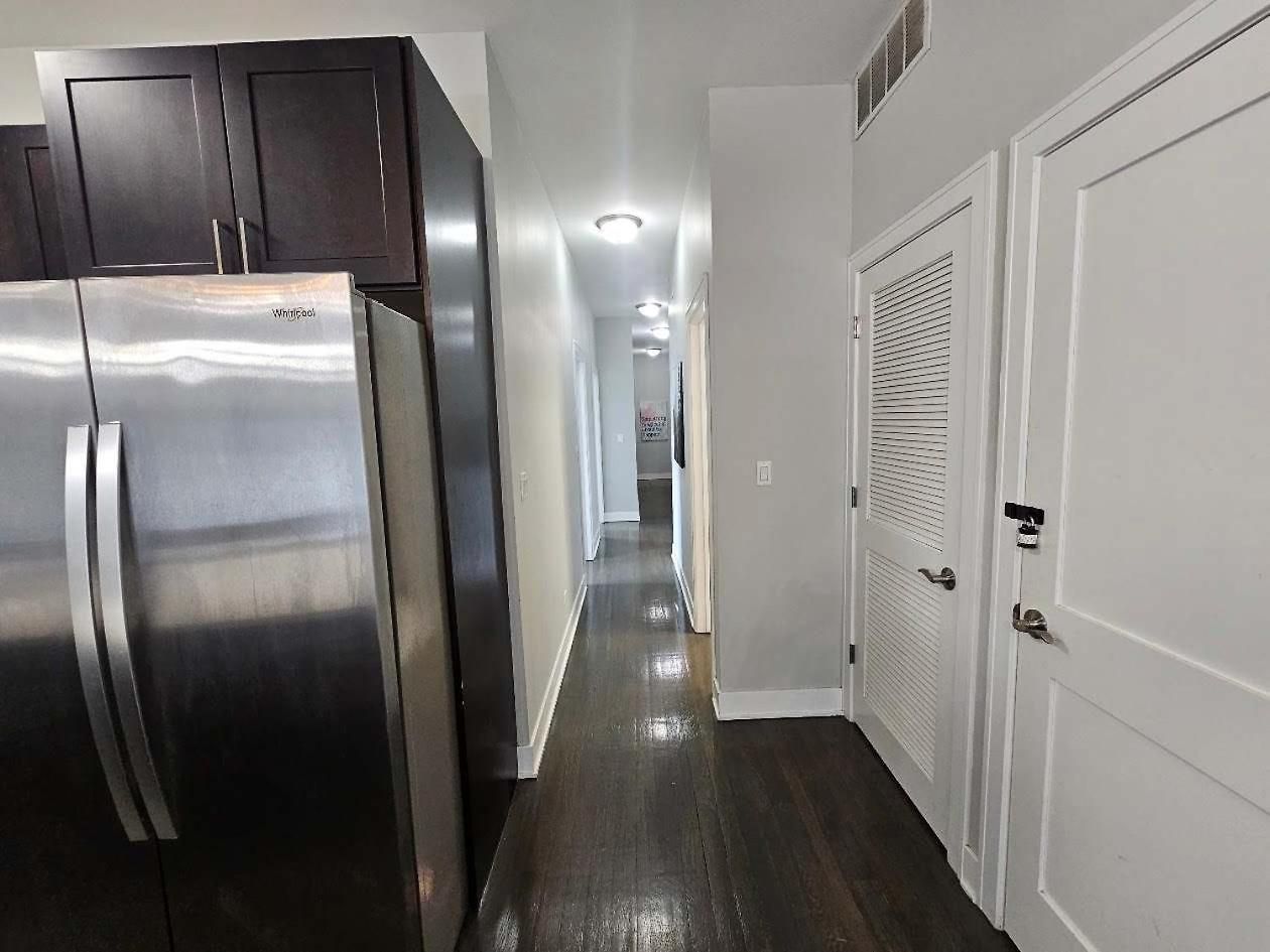 Spacious Modern Pilsen Retreat Sleeps 8 Near Downtown * Chicago