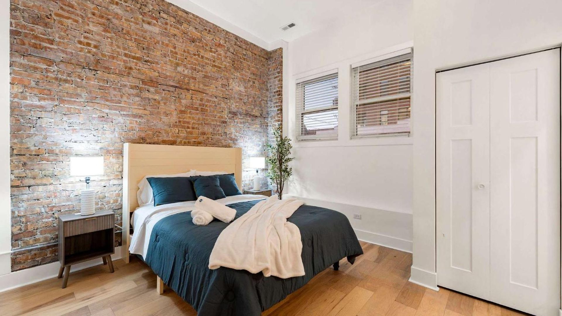 Apartment Spacious 3bd West Town Next To Kasama *