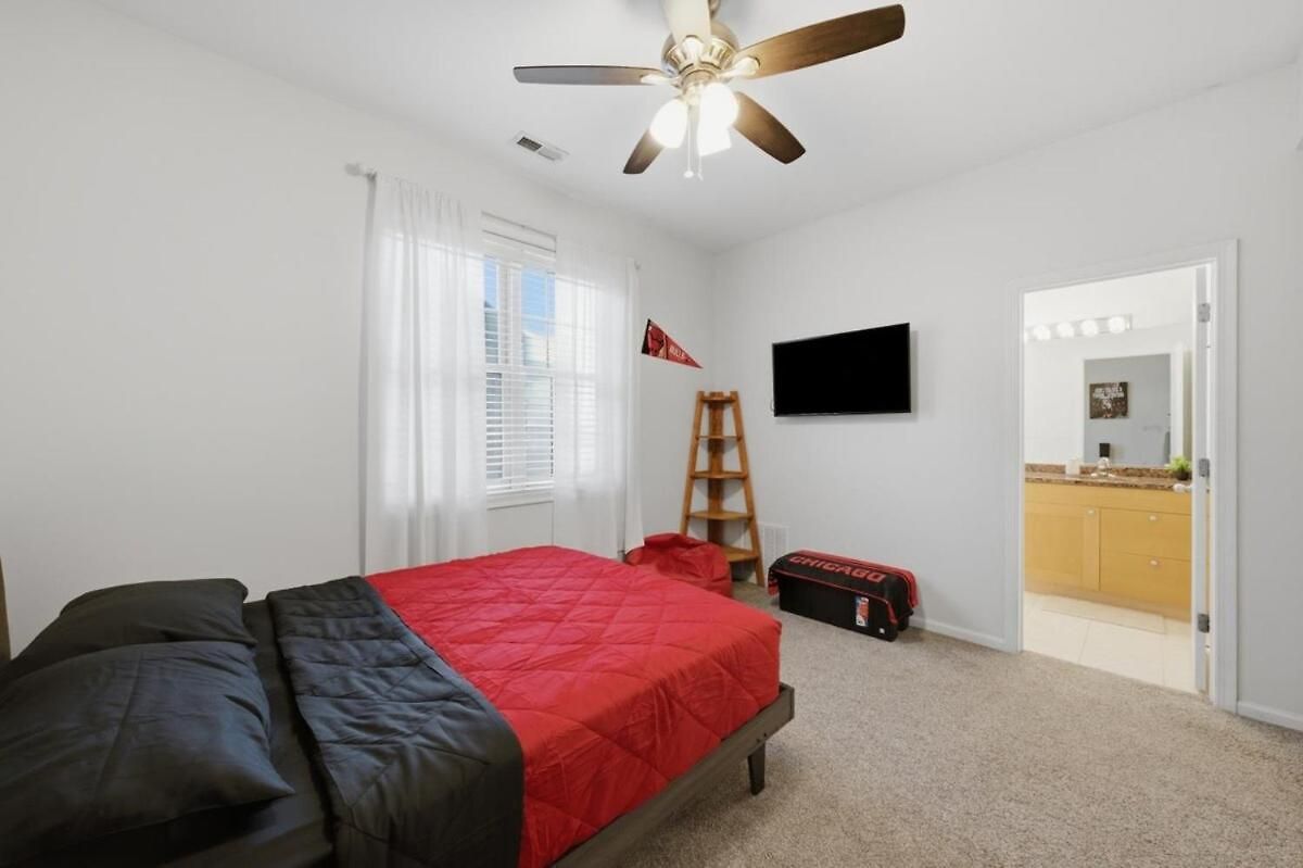 Apartment Closest To The United Center 3 Bedrooms & Futon *