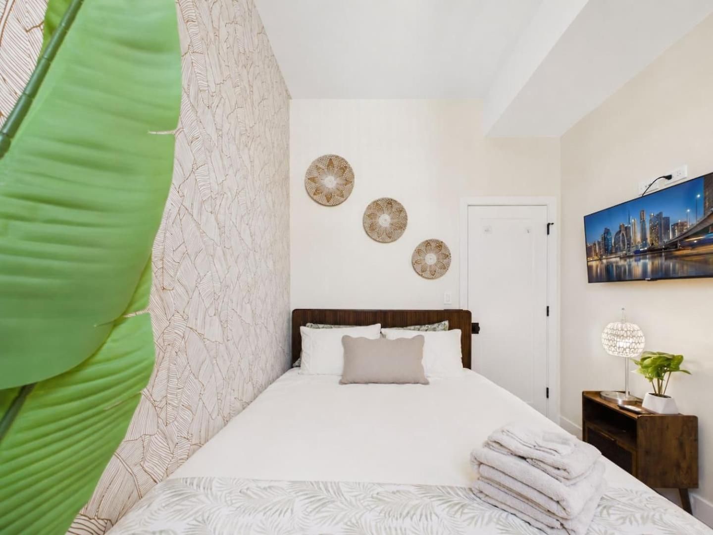 Apartment Modern Zen Retreat Mins From Downtown