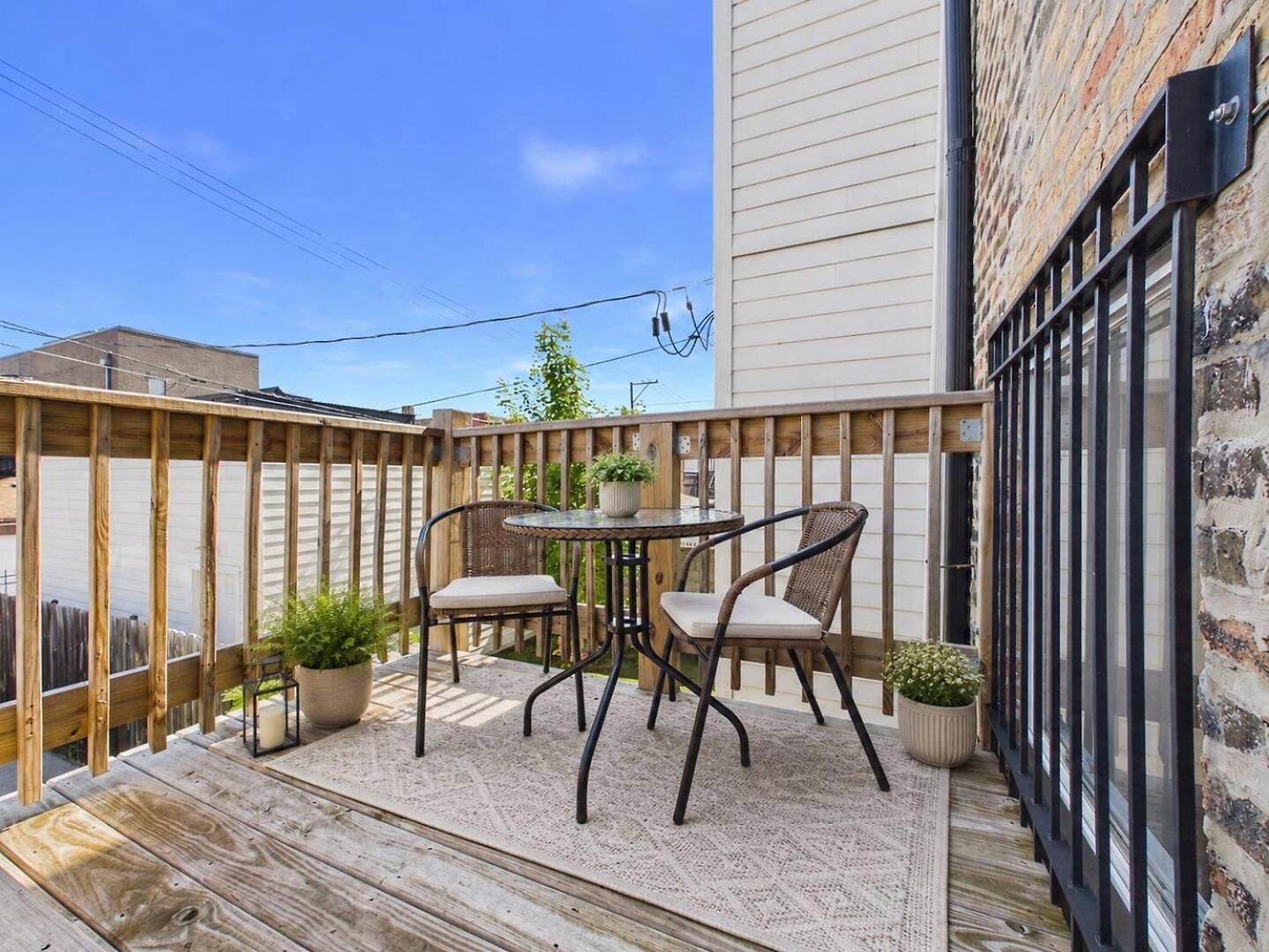 Modern Zen Retreat Mins From Downtown Apartment
