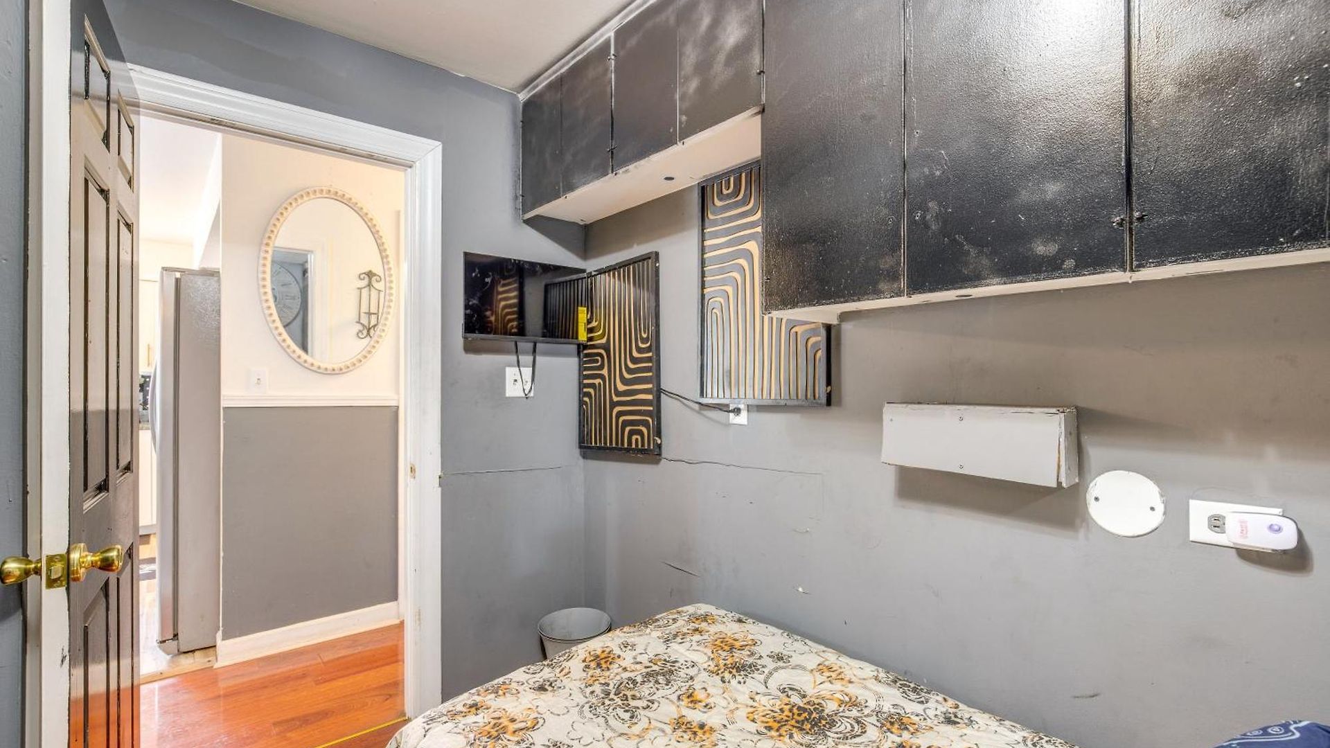 Apartment Walk To Stores & Parks! Stylish