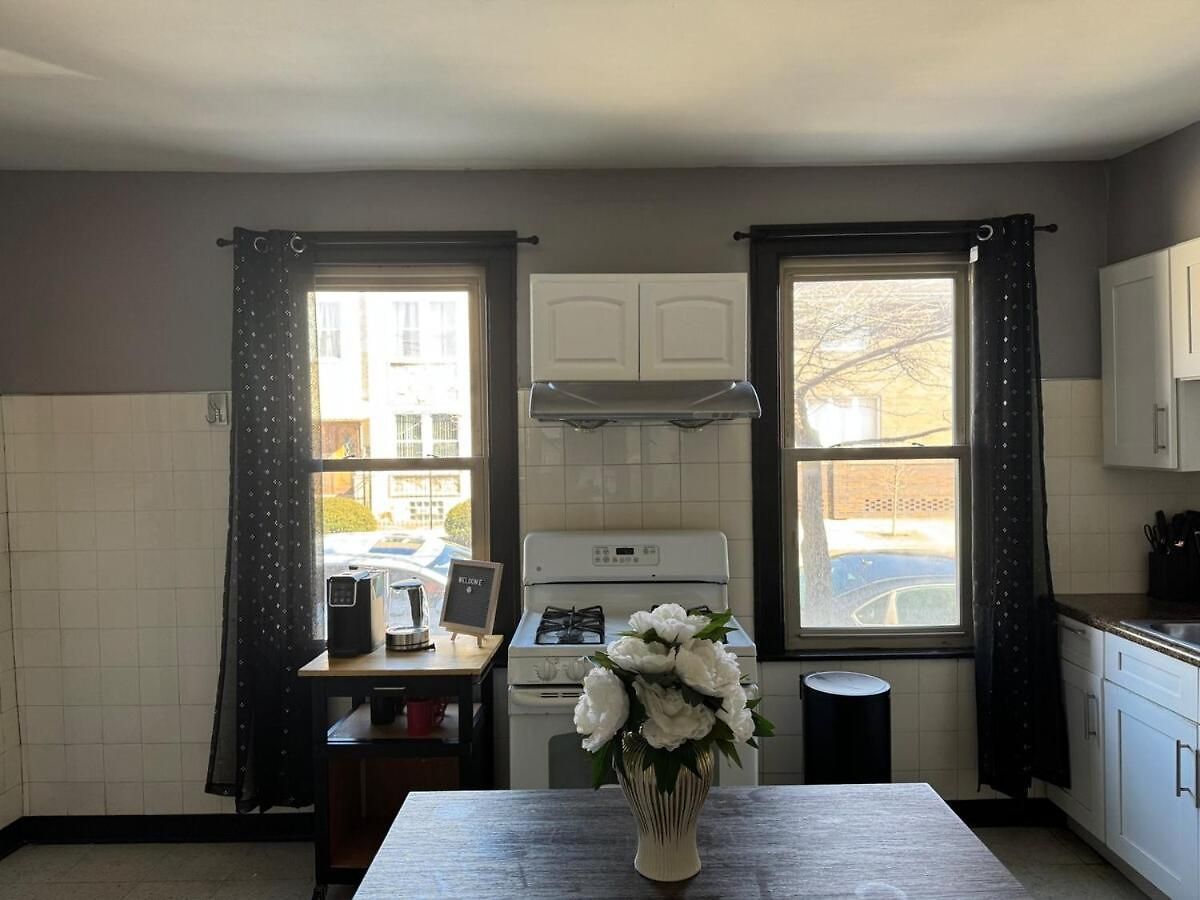 Apartment Cozy 3bd - Free Parking & Fast Wifi! Chicago