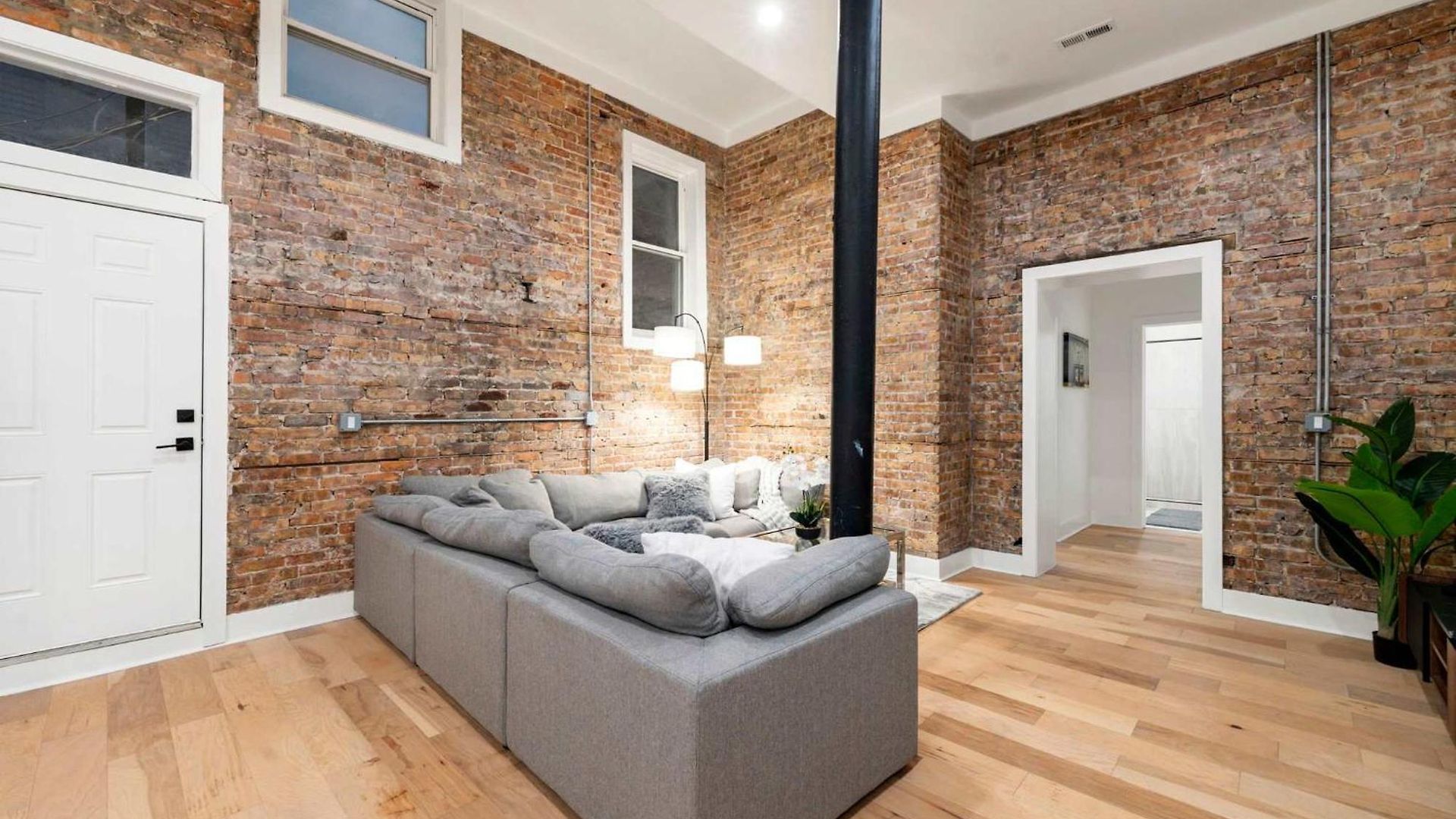 Spacious 3bd West Town Next To Kasama