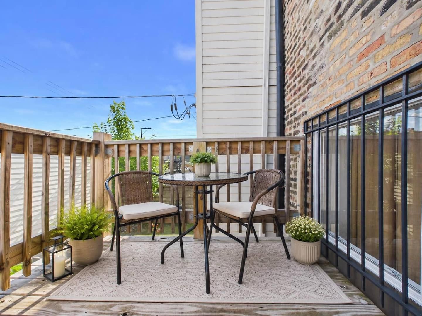 Modern Zen Retreat Mins From Downtown Apartment