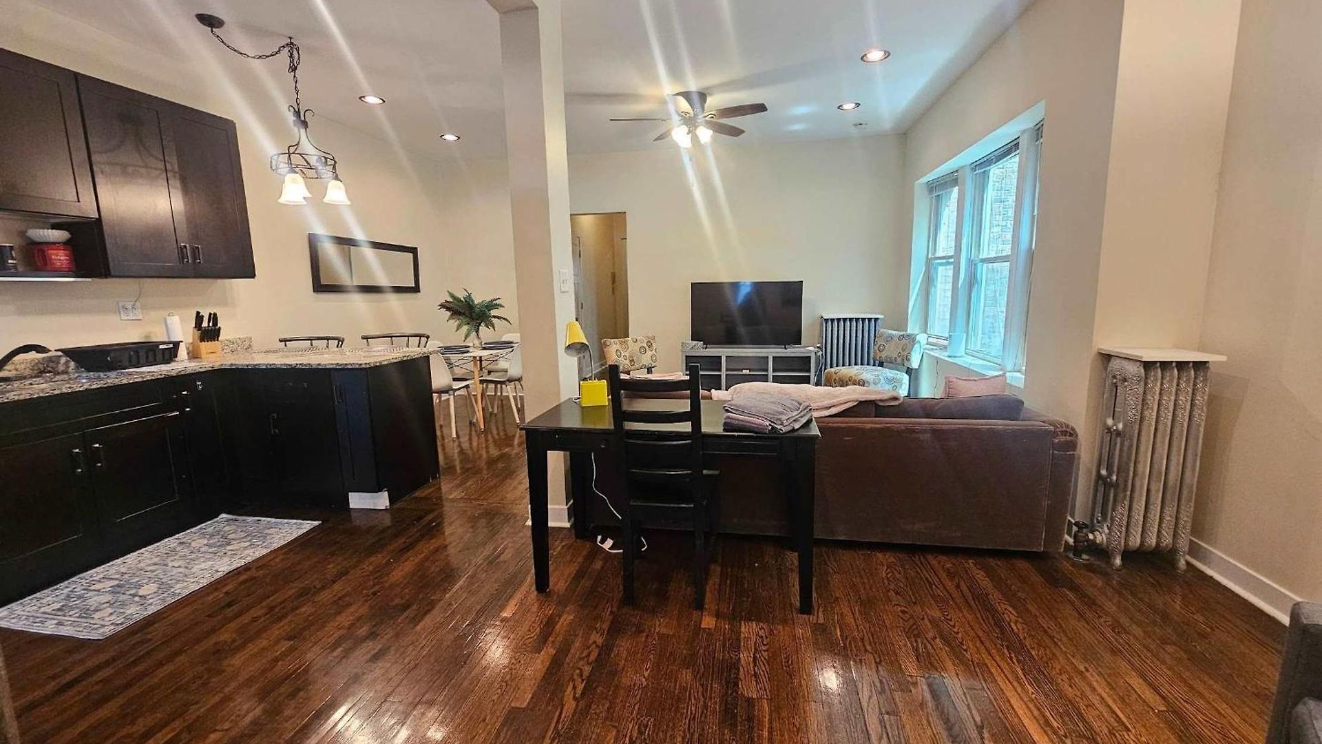 Apartment 2 Bedroom Unit In Uptown *