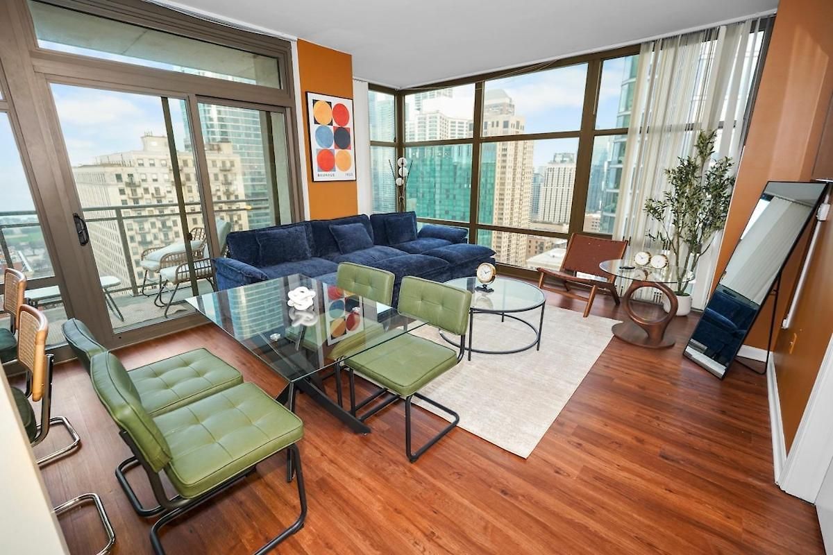 Modern 2br Skyline - 5 Min To Grant Park Apartment Chicago