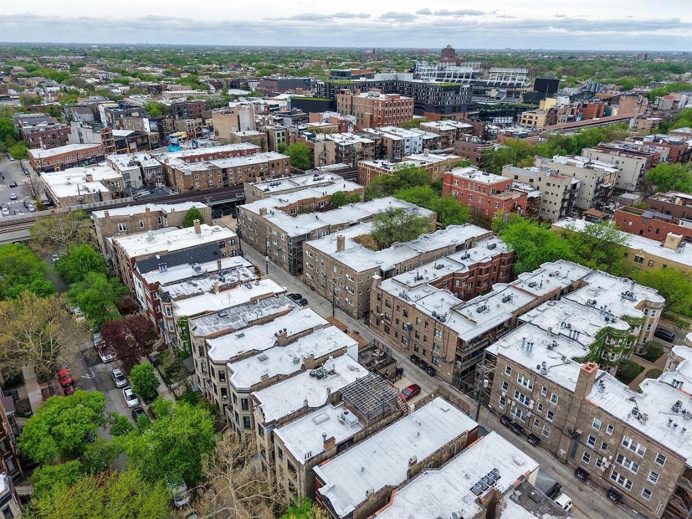 2br Garden In Lakeview Walk To Wrigley Apartment Chicago