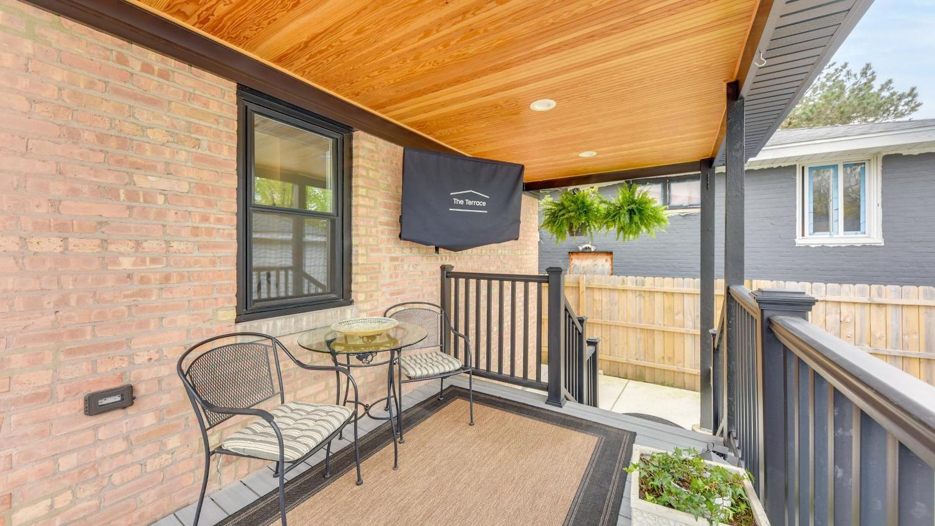 Cozy Retreat Near Wrigley & Universities * Chicago