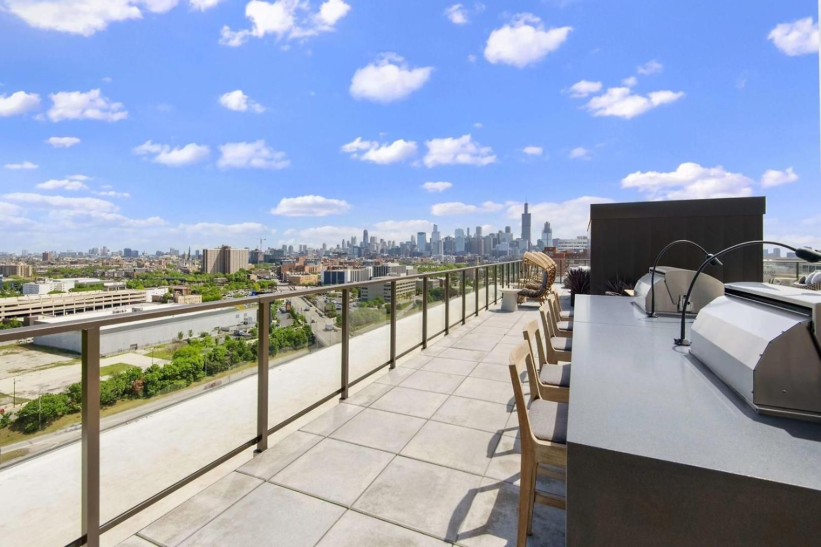 Landing Spectacular 2Bd Rooftop Lounge