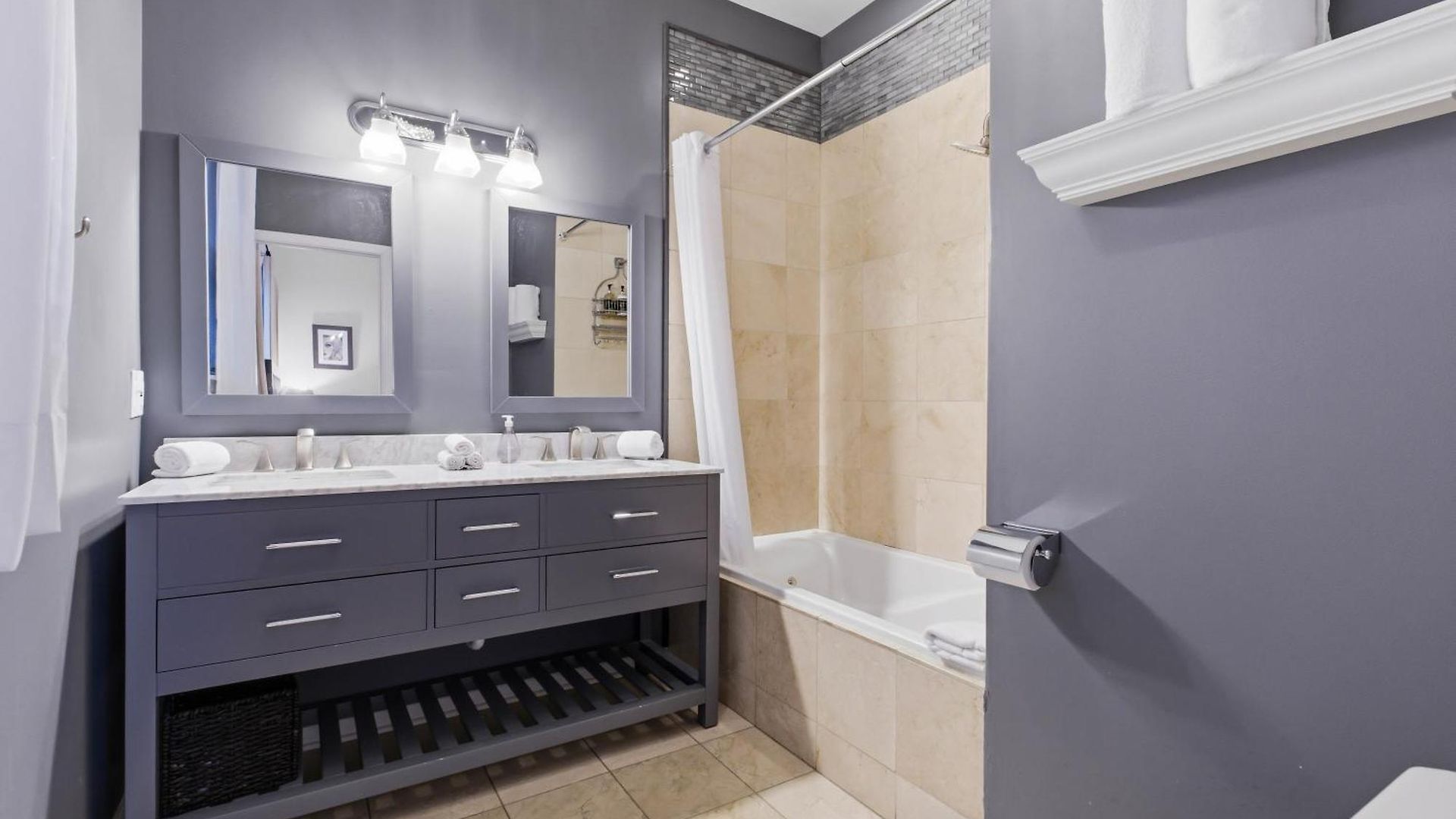 Apartment Heart Of East Village 2-bed 2-bath Peaceful Oasis *